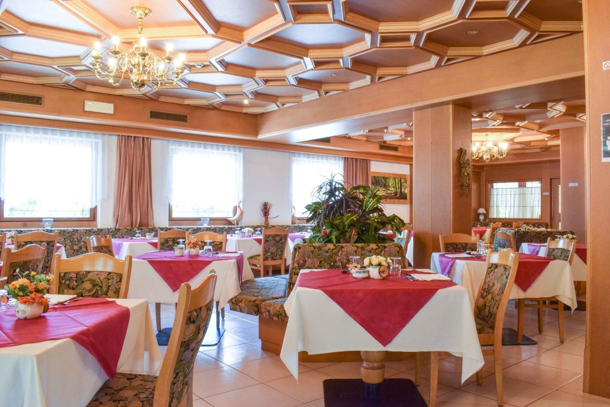 Albergo Scoiattolo Фалькаде Экстерьер фото
